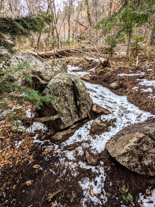 Start of some snowy patches on the Domingo Baca Trail