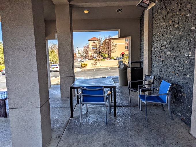 TownePlace Suites Albuquerque Airport, NM - Outdoor seating area