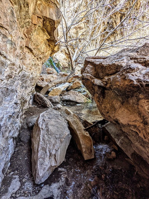 Sitting Bull Falls - Head up through the gap