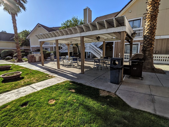 Sonesta ES Suites Tucson, AZ - Outdoor seating & grills