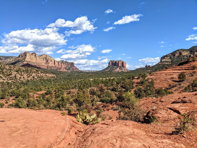 View along the Cathedral Rock trail