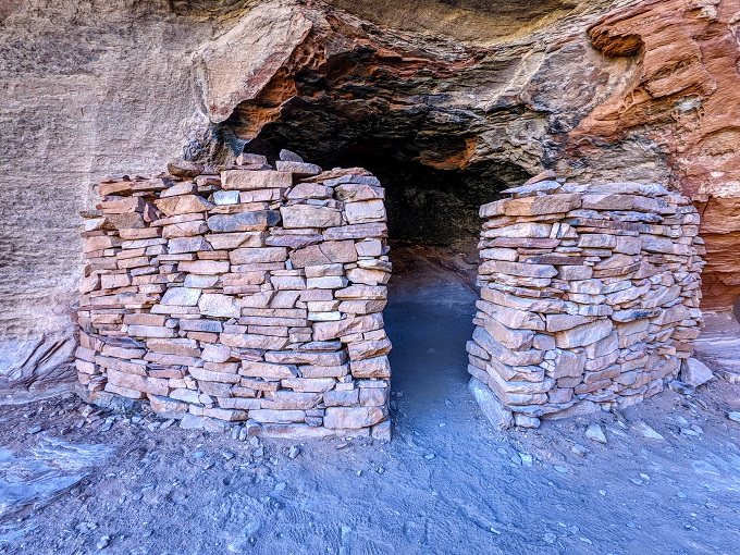 Cliff dwelling near Subway Cave