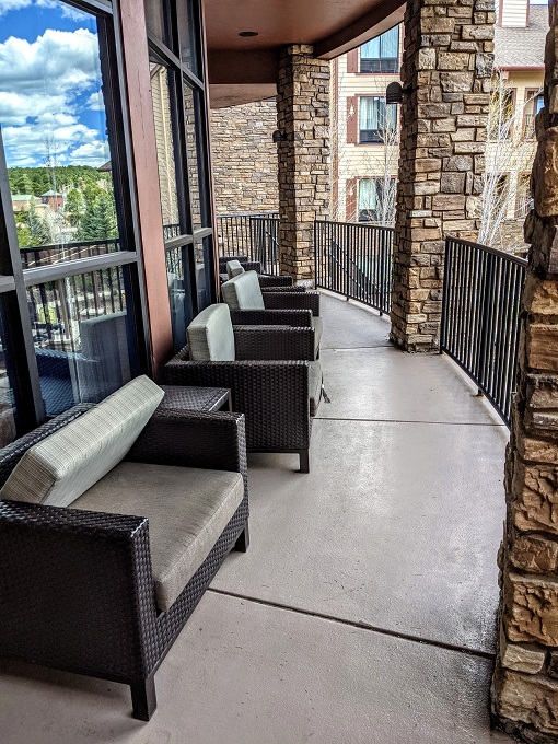 Courtyard Flagstaff, AZ - Outdoor seating