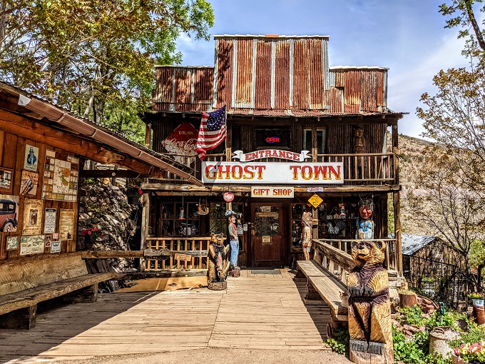 Gold King Mine & Ghost Town gift shop & entrance