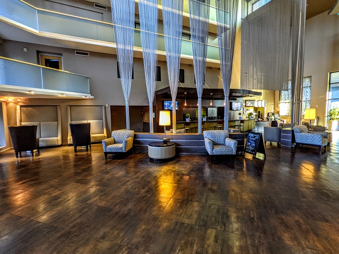 Holiday Inn & Suites Phoenix Airport North, AZ - Lobby