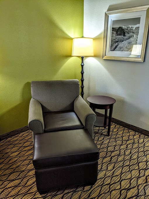 Holiday Inn Express & Suites Montrose, CO - Armchair & ottoman