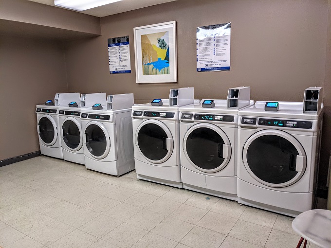 Hyatt House Colorado Springs - Guest laundry