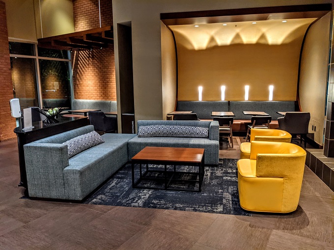 Hyatt Place Chesapeake Greenbrier VA - Lobby seating