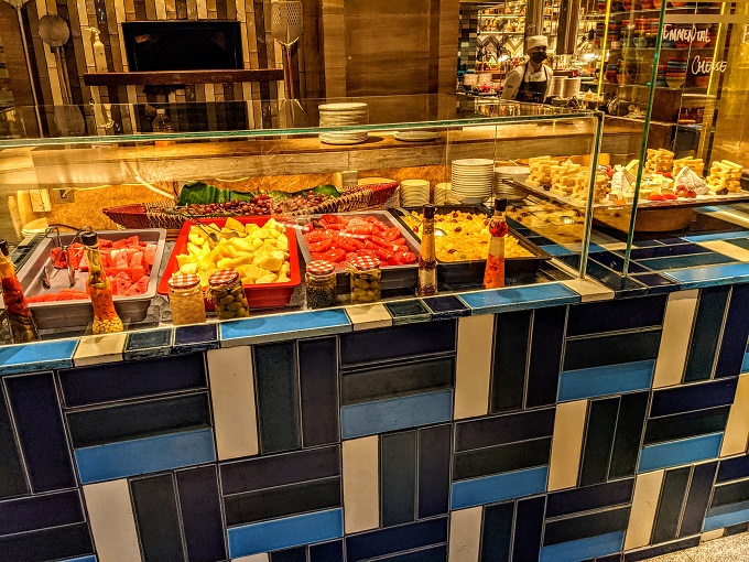 Grand Hyatt Dubai - Fruit & cheese station