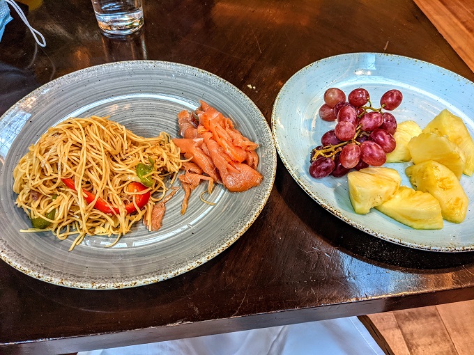 Grand Hyatt Dubai - Vietnamese noodles, smoked salmon & fruit