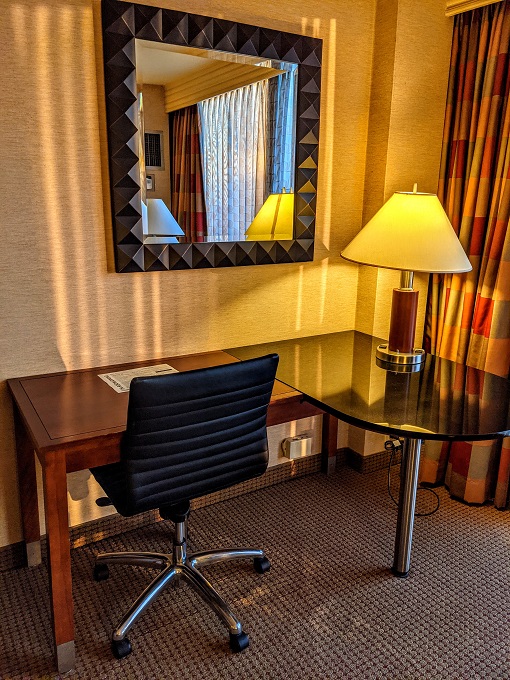 Hilton Chicago O'Hare Airport - Desk & office chair