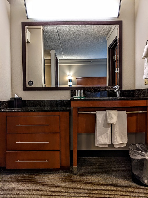 Hyatt Place Denver Tech Center - Dresser, sink & vanity