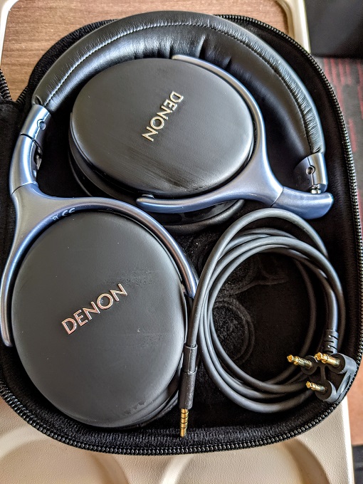 Turkish Airlines Business Class IST-ORD - Denon headphones