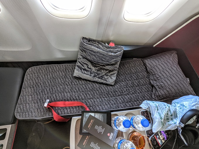 Turkish Airlines Business Class IST-ORD - Lie flat bed made up