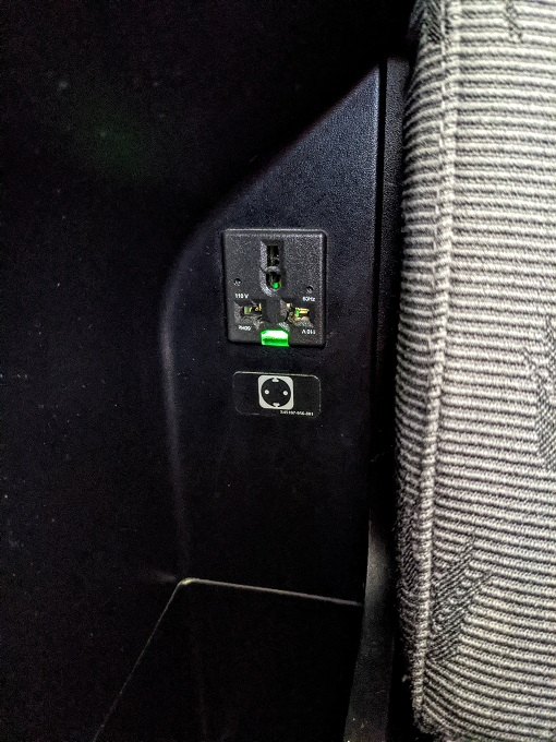 Turkish Airlines Business Class IST-ORD - Power outlet