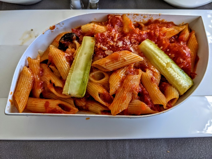Turkish Airlines Business Class IST-ORD - Rigatoni with homemade parmesan pasta sauce