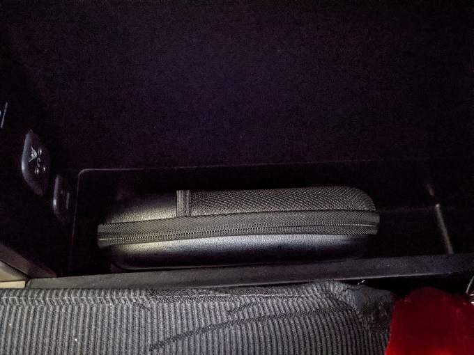 Turkish Airlines Business Class IST-ORD - Side storage