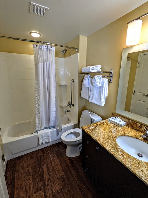 TownePlace Suites Farmington, NM - Bathroom