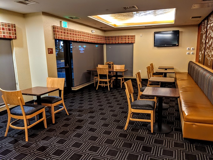 TownePlace Suites Farmington, NM - Breakfast seating