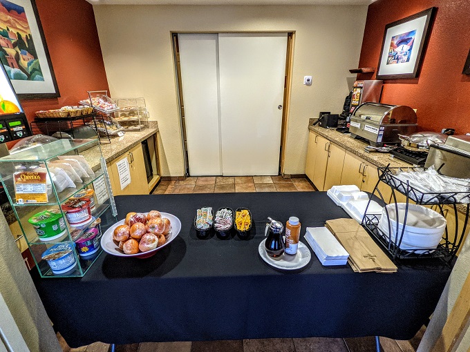 TownePlace Suites Farmington, NM - Breakfast setup