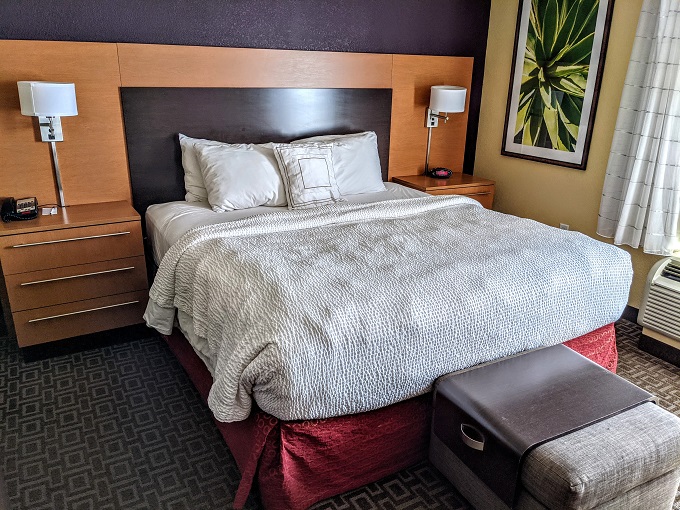 TownePlace Suites Farmington, NM - King bed