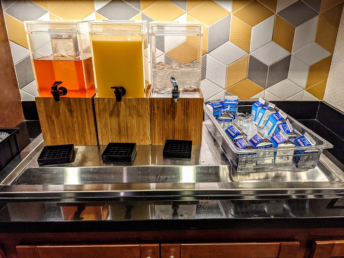 Hyatt Place Albuquerque Uptown, NM - Fruit juice, water & milk