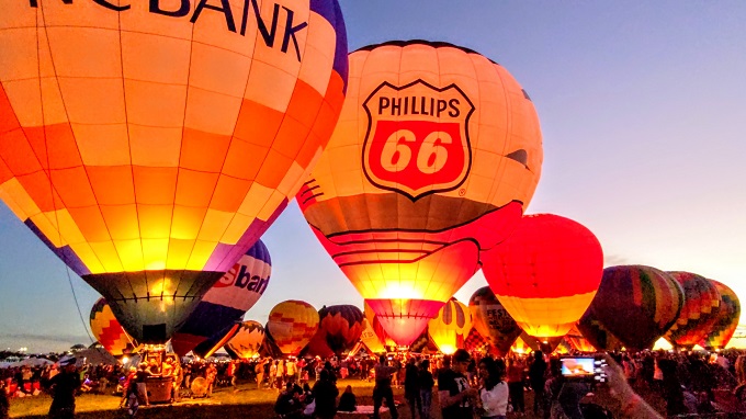 Start of the Night Glow at the 2021 Albuquerque International Balloon Fiesta