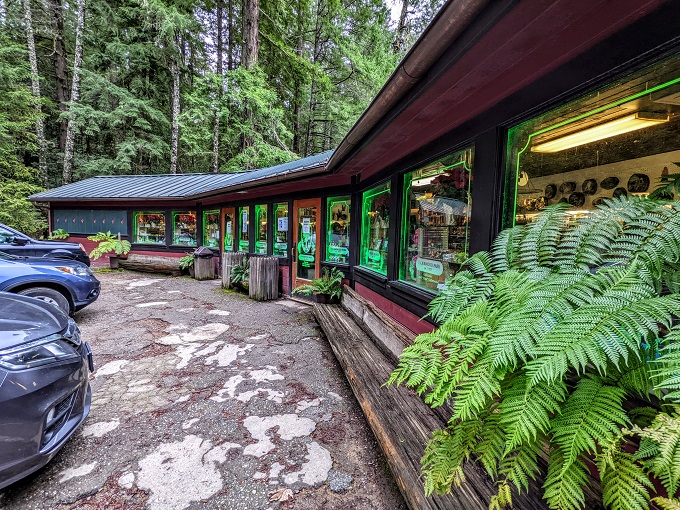 Drive-Thru Tree Park gift shop