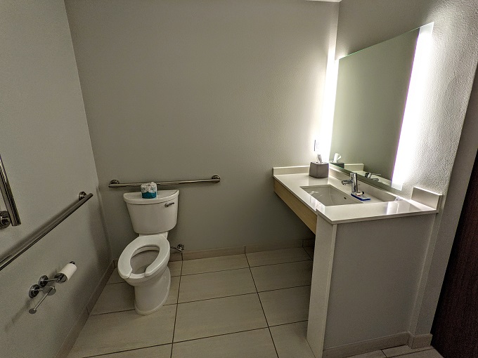 Holiday Inn Express Bend, OR - Bathroom