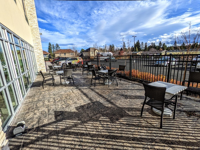 Holiday Inn Express Bend, OR - Outdoor seating area