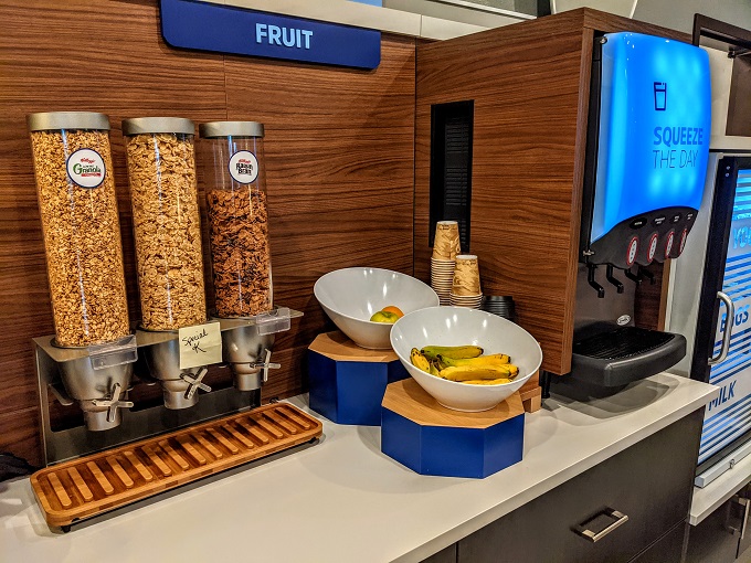 Holiday Inn Express Bend, OR breakfast - Cereal & fruit
