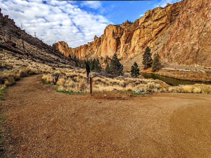 Smith Rock State Park - Start of the Canyon Trail