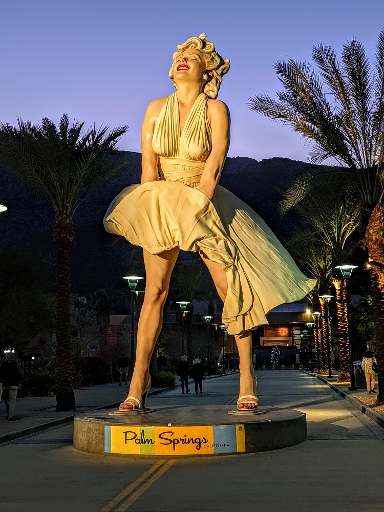 Marilyn Monroe statue in Palm Springs - No Home Just Roam