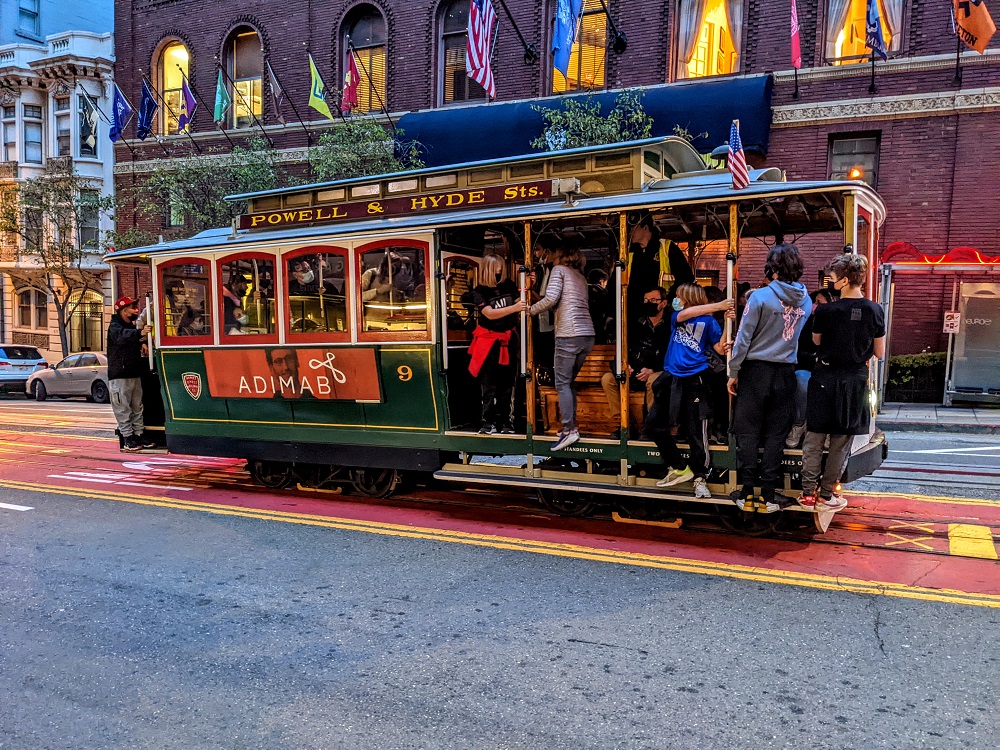 Powell St & Hyde St cable car in San Francisco