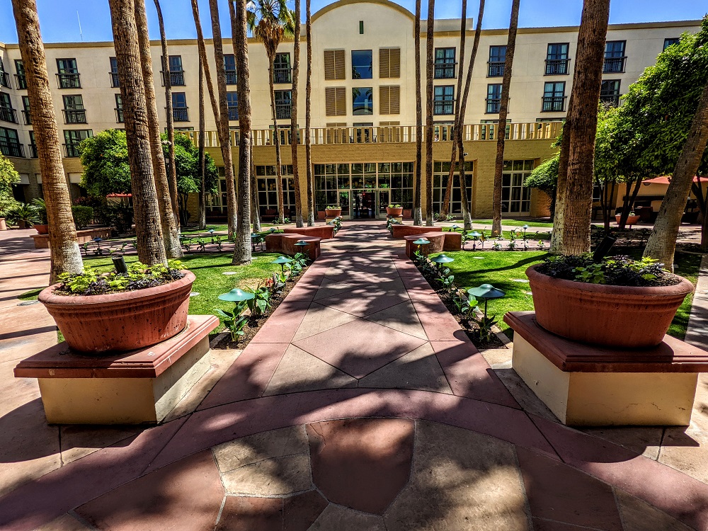 Tempe Mission Palms - Courtyard
