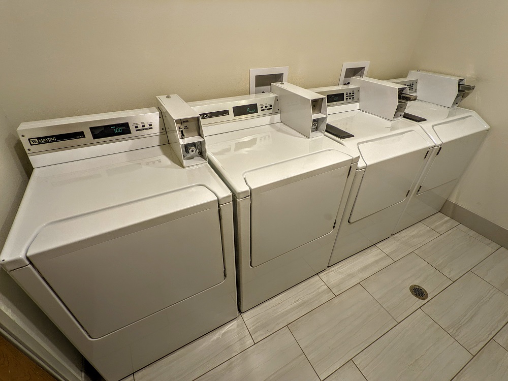 Holiday Inn Express & Suites Scottsbluff-Gering, NE - Guest laundry room