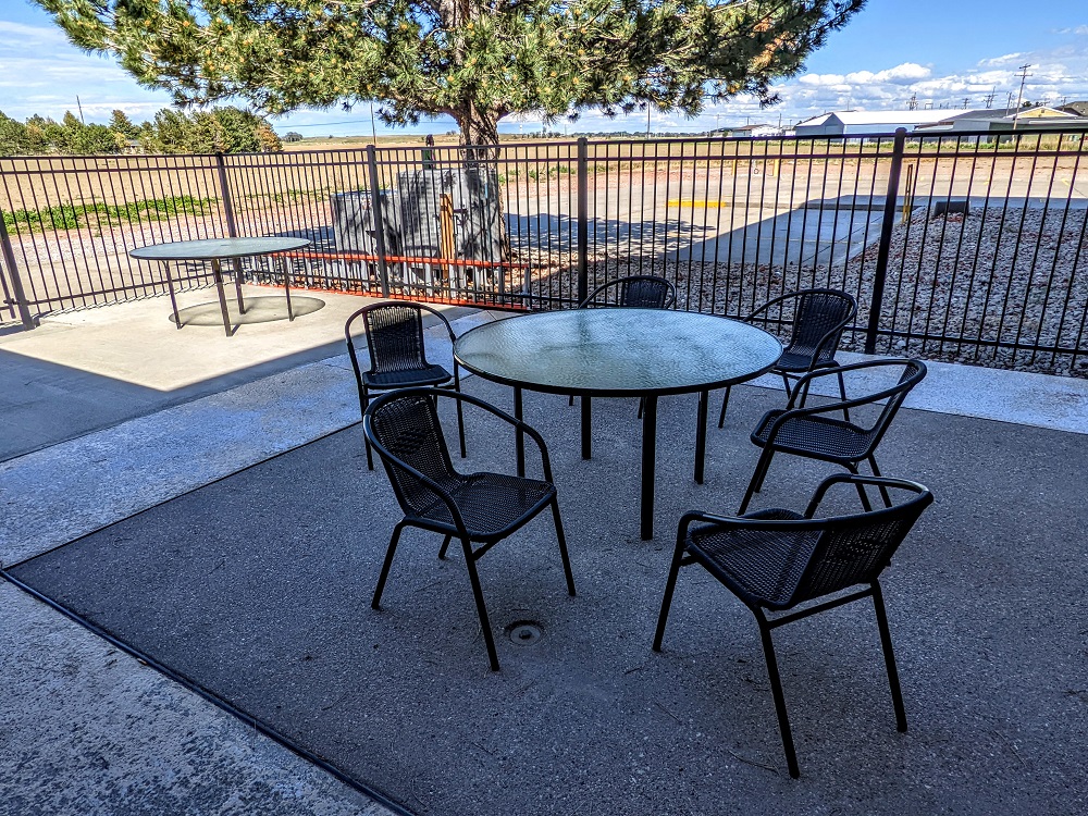 Holiday Inn Express & Suites Scottsbluff-Gering, NE - Outdoor seating area