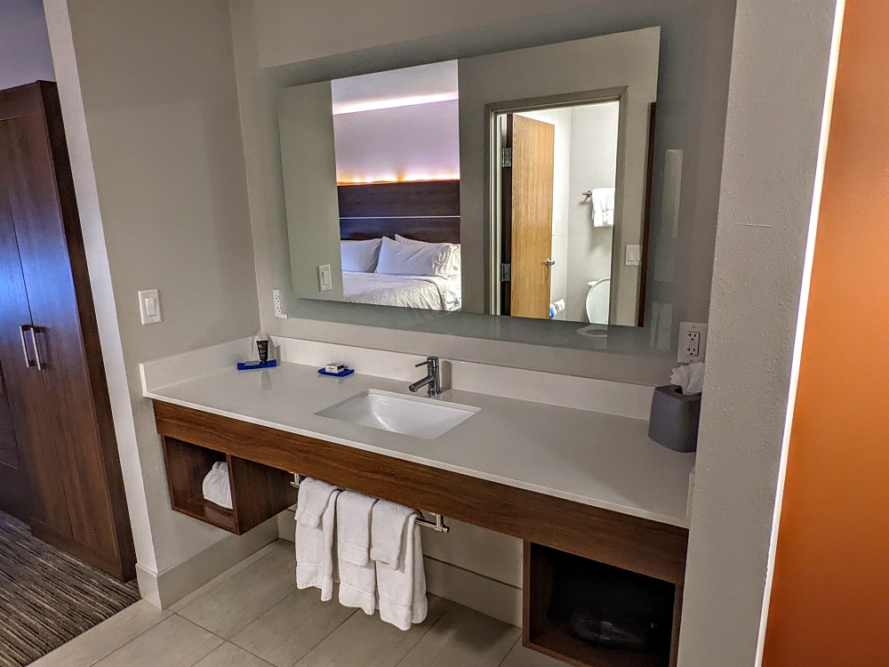 Holiday Inn Express & Suites Scottsbluff-Gering, NE - Sink