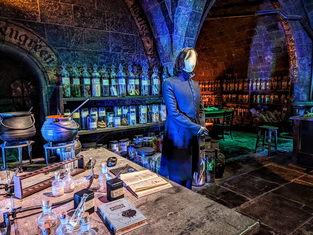 Harry Potter Warner Bros Studio Tour - Potions room