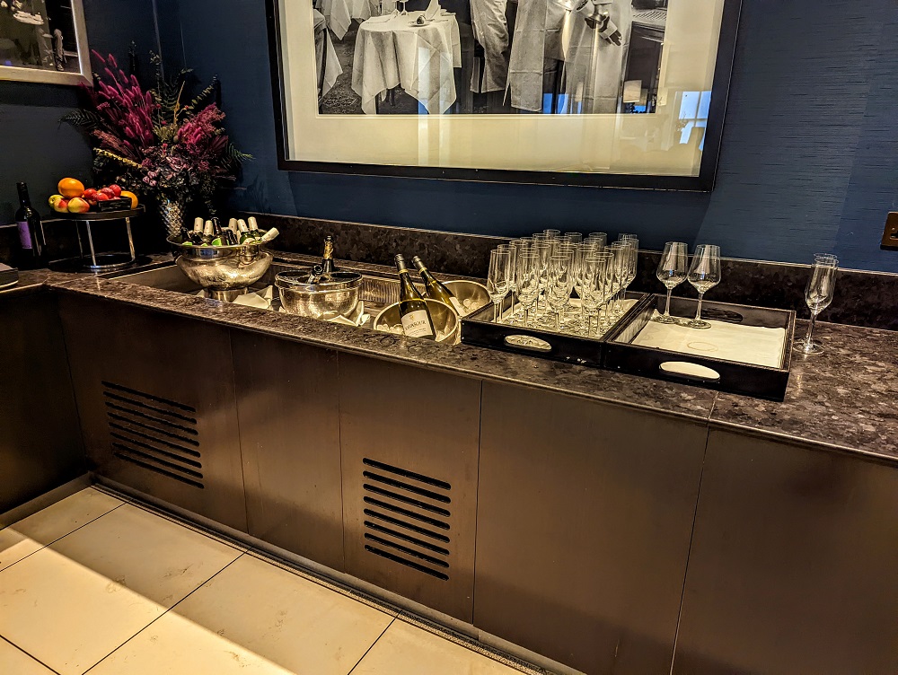 Sparkling wine & beer in the Executive Lounge