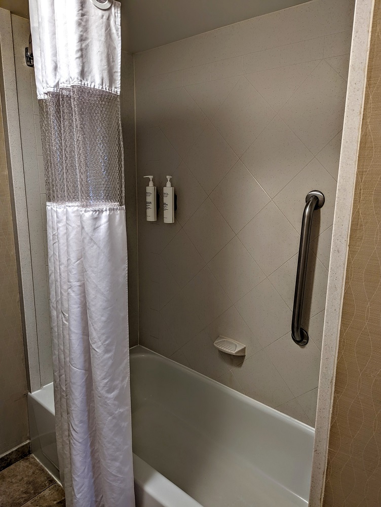Homewood Suites Harrisburg-West Hershey Area - Bathtub & shower