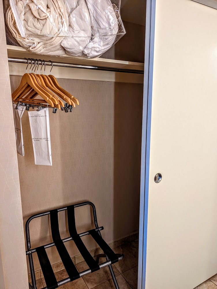 Homewood Suites Harrisburg-West Hershey Area - Bedroom closet