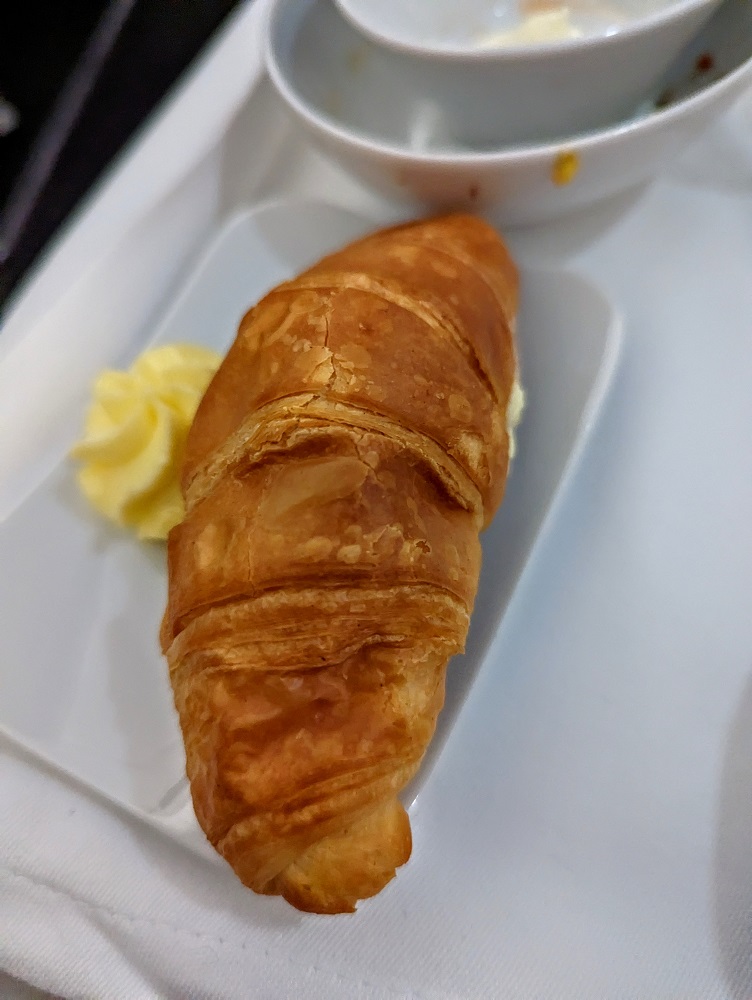 Eurowings Discover business class - Croissant
