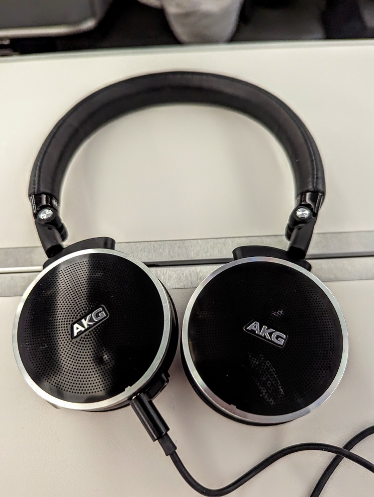 Eurowings Discover business class - Noise reducing (or noise cancelling) headphones
