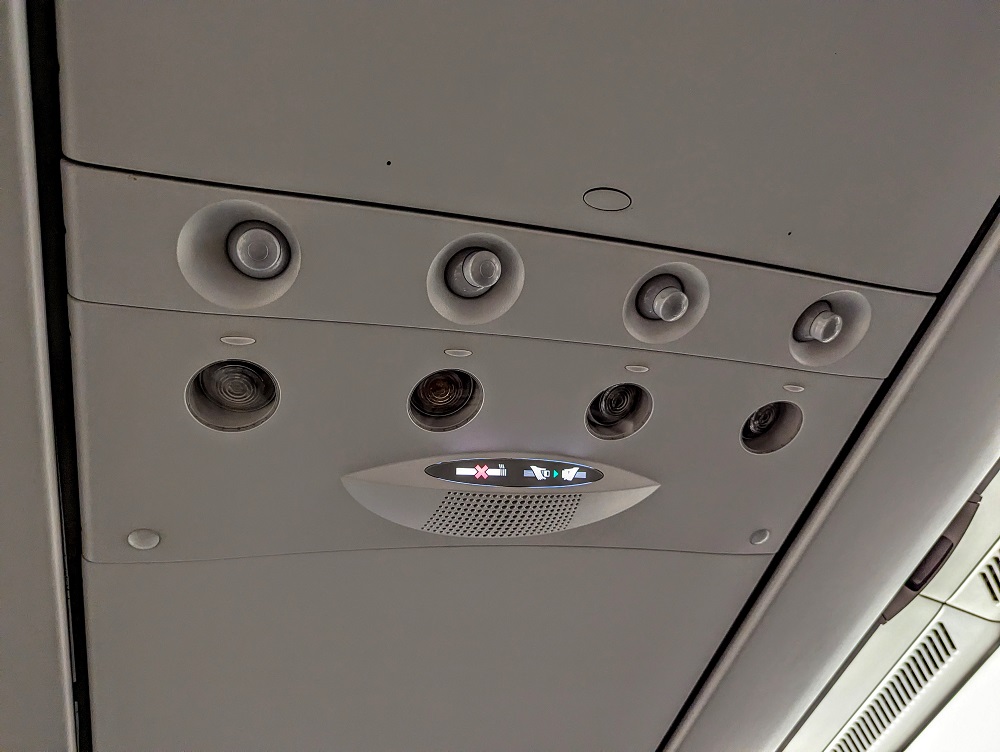 Eurowings Discover business class - Reading lights & air nozzles