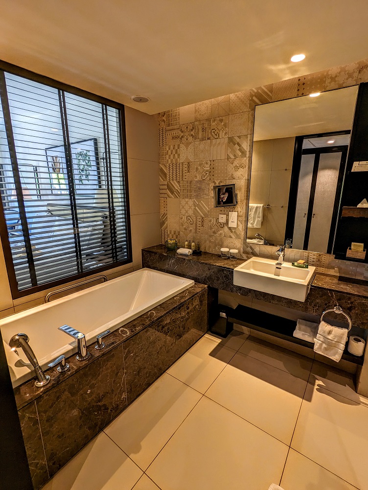 Hilton Mauritius Resort & Spa - Bathroom