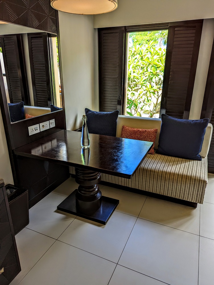 Hilton Mauritius Resort & Spa - Table & bench