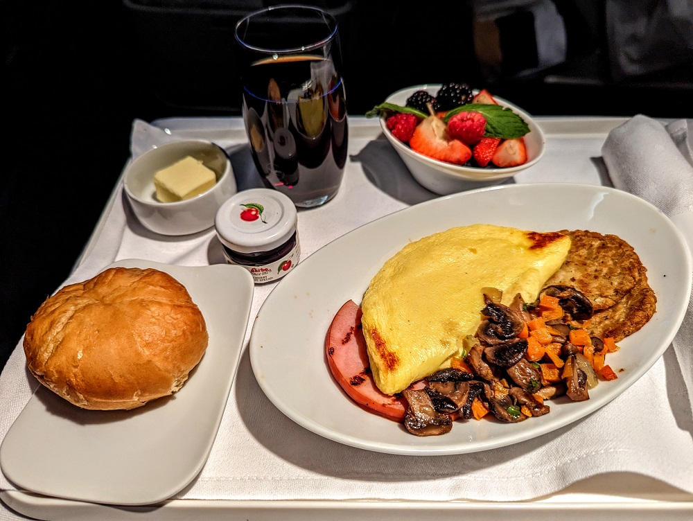 Lufthansa business class DFW-FRA - Breakfast