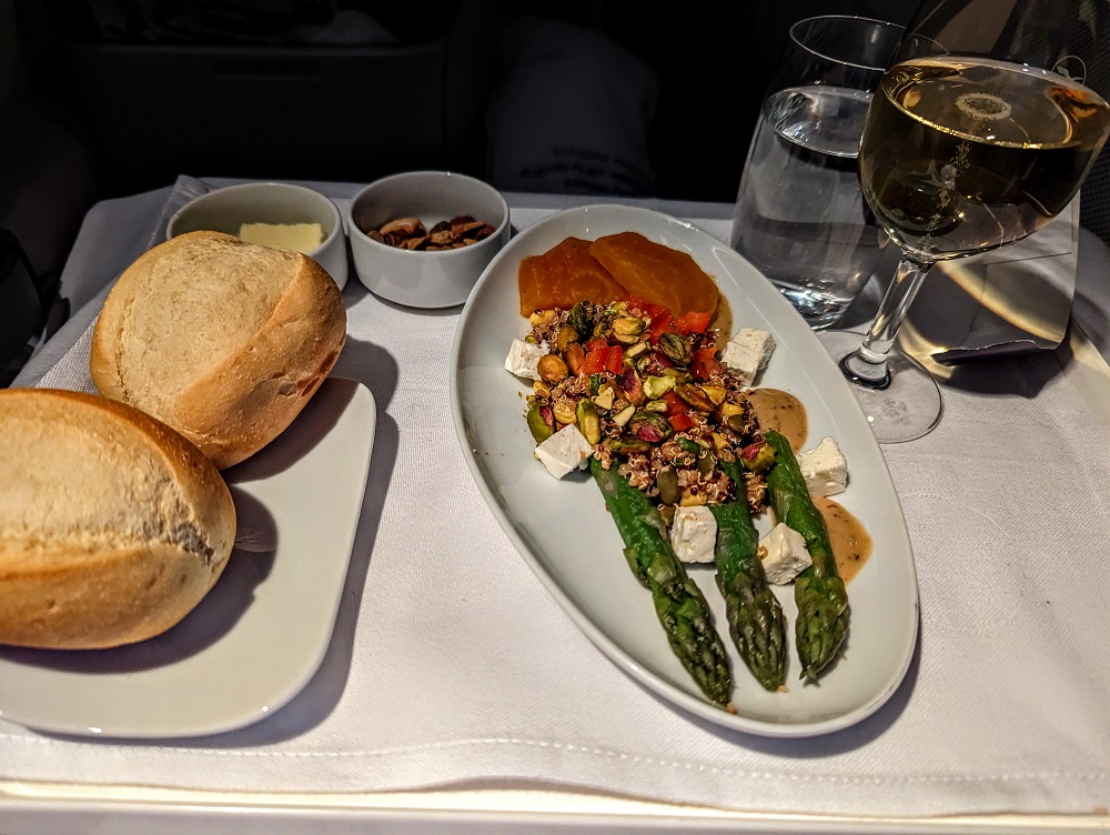 Lufthansa business class DFW-FRA - Green asparagus, red peppers, feta cheese, quinoa, yellow beets & toasted pistachios
