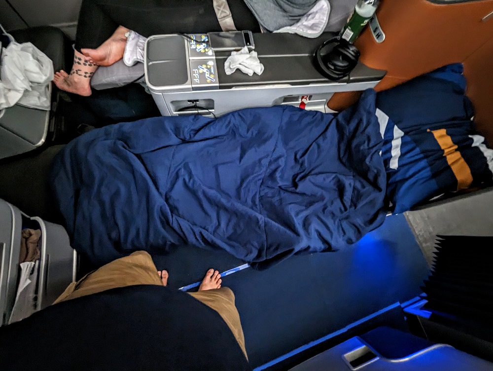 Lufthansa business class DFW-FRA - Lie-flat business class bed